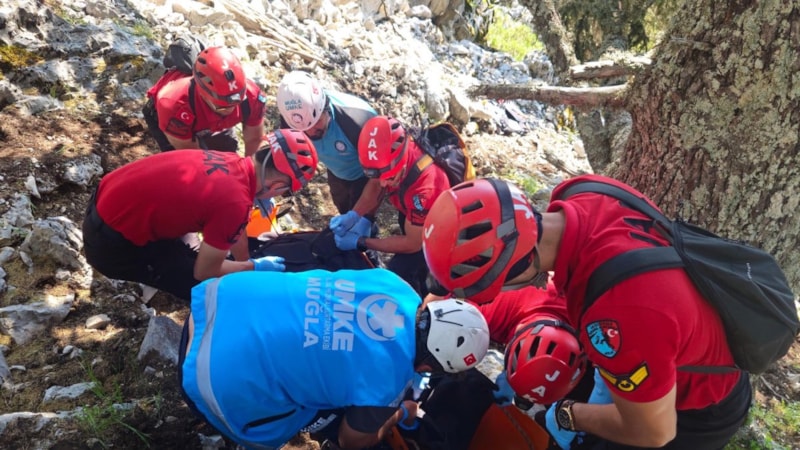 Muğla'da 81 yaşındaki Alman paraşütçü kayalıklara düştü