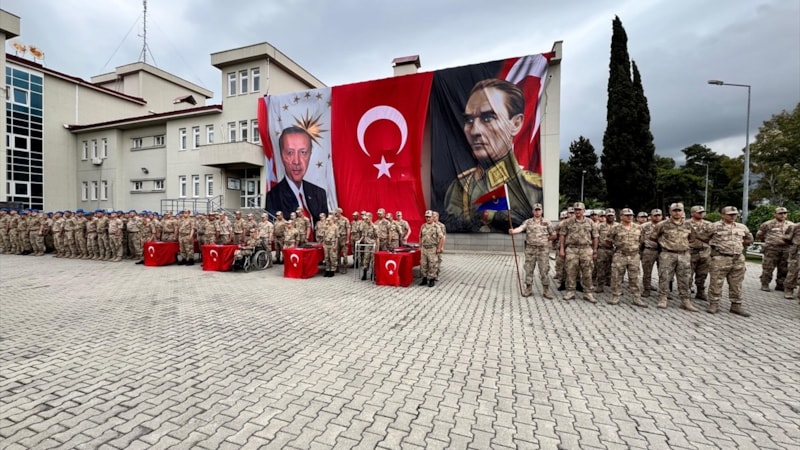 Hatay'da engelli gençler üniforma giyip bir günlüğüne asker oldu