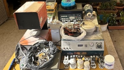 Adana'da merdiven altı diş kliniğine operasyon