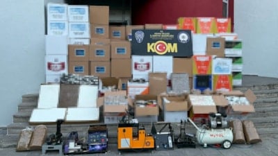 Adana'da kaçak sigara üretim merkezine çevrilen eve baskın düzenlendi