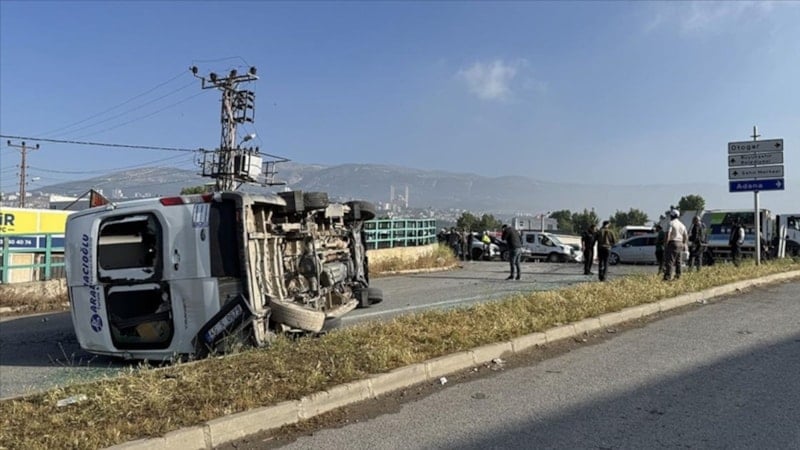 Kahramanmaraş'ta işçi servisi ile otomobil çarpıştı: 12 yaralı