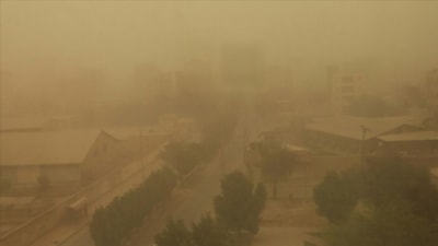 İran'da kum fırtınası: Okullar tatil edildi