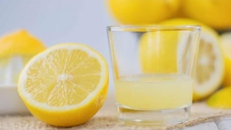 Gece uyumadan önce aç karnına limon suyu içmek bakın neye iyi geliyor