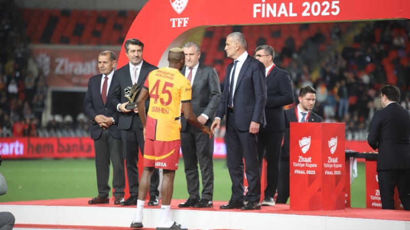 Kupa zaferinin oyuncusu Victor Osimhen oldu