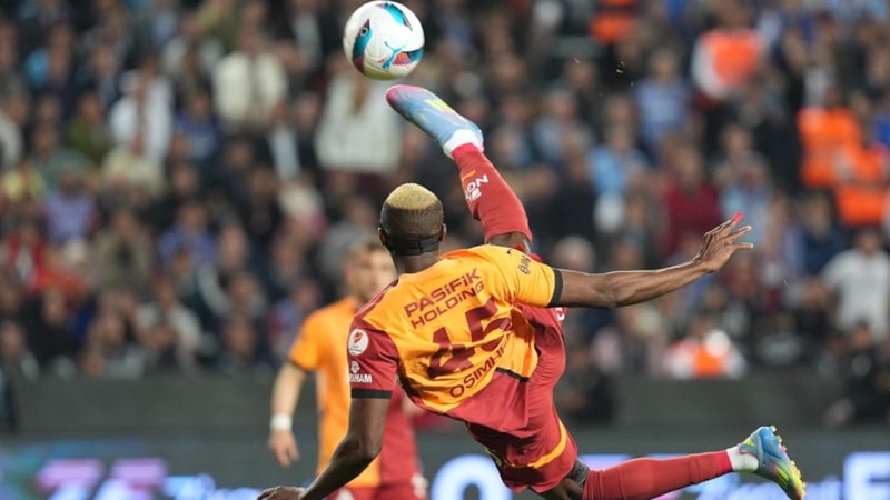 Galatasaray taraftarları yönetimden Osimhen'i istedi: Niyeryalı golcünün tepkisi gündem oldu
