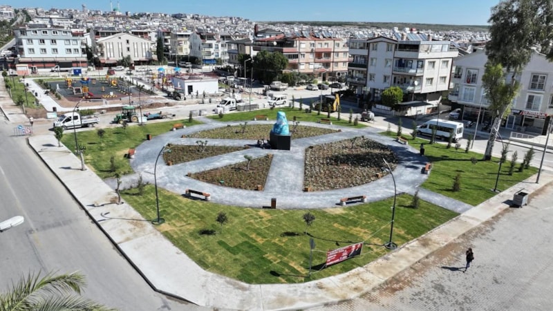 CHP'nin yeni heykel 'hizmeti' Didim'den