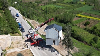 Bursa'da vinçle taşınan evin sahibi: Amacım hurdacıya satmaktı