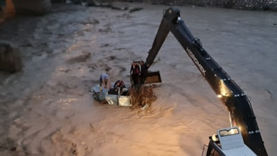 Osmaniye'de selde araçlar sürüklendi