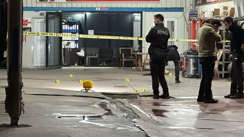 Sakarya'da silahla vurulan iş insanı yaralandı