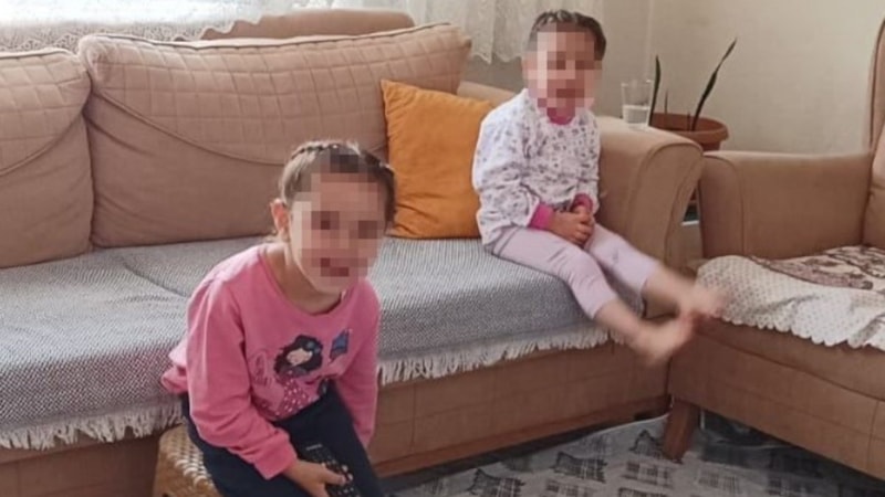 Ankara'da annesiyle karşıya geçen çocuğa otomobil çarptı