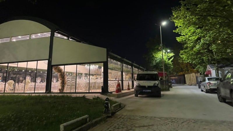 Kocaeli'de kına gecesinde eğlenenlerin üzerine disko topu düştü: 3 yaralı