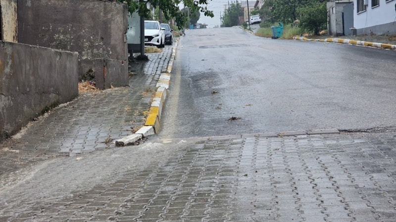 Balıkesir'de sağanak sele neden oldu