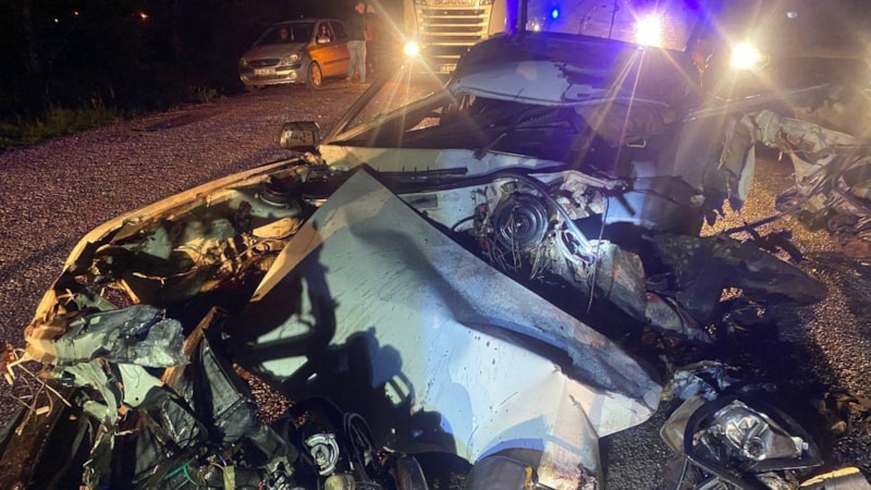 Tokat'ta iki otomobil kafa kafaya çarpıştı