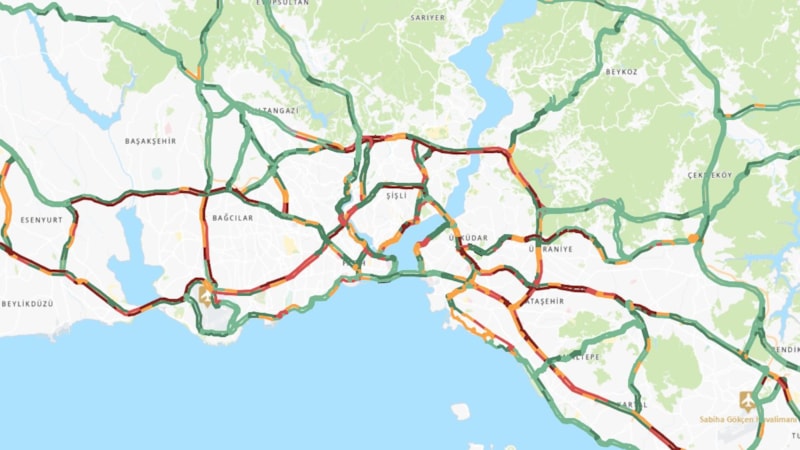 İstanbul'da yağış nedeniyle trafik yoğunluğu yüzde 74'e çıktı