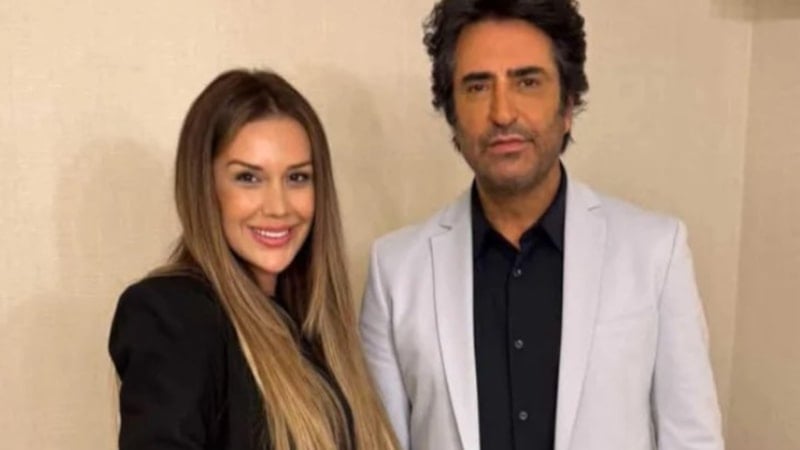 Dilan Polat, Mahsun Kırmızıgül'ü kulisinde ziyaret etti