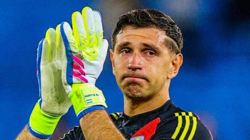 Emiliano Martinez, maçı sonrası gözyaşlarını tutamadı