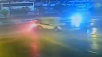 Edirne'de bariyere çarpan otomobildeki 3 kişi yaralandı