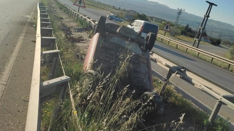 Kırıkkale'de alkollü sürücünün kullandığı otomobil takla attı: 4 yaralı