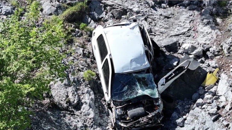 Antalya'da otomobil uçuruma düştü: 1 ölü 1 yaralı