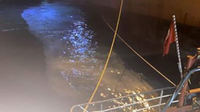 Küçükçekmece'de gemiden sızan maddeye soruşturma