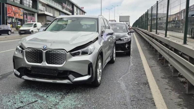 Beylikdüzü'nde düğün konvoyunda zincirleme kaza: 3 yaralı