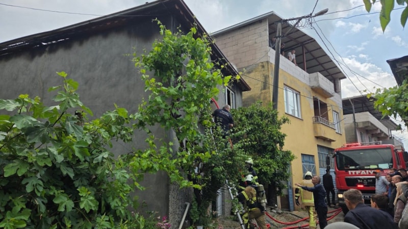 Bursa'da çıkan yangın evi küle çevirdi