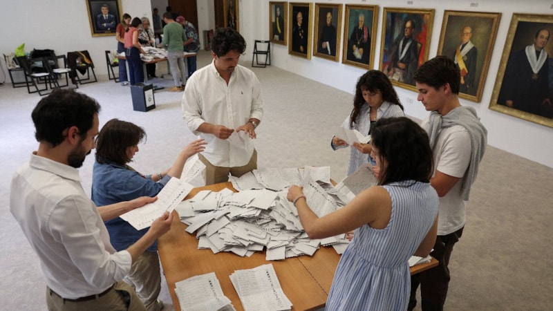 Portekiz'de sağ ittifak seçimleri kazandı