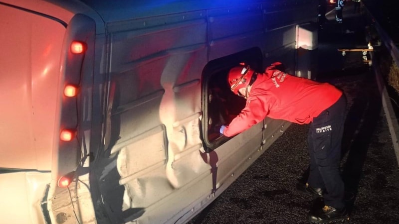 Manisa'da servis minibüsü devrildi: 1 ölü, 13 yaralı