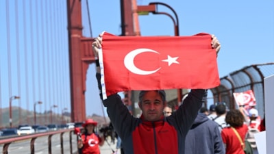 ABD, San Francisco Golden Gate Köprüsü'nde 19 Mayıs coşkusu