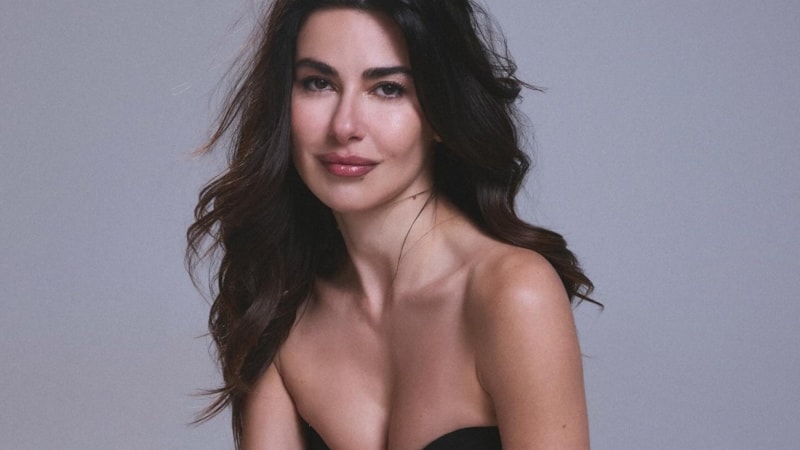 Defile için Bakü'ye gitti! Oyuncu Nesrin Cavadzade baş manken oldu