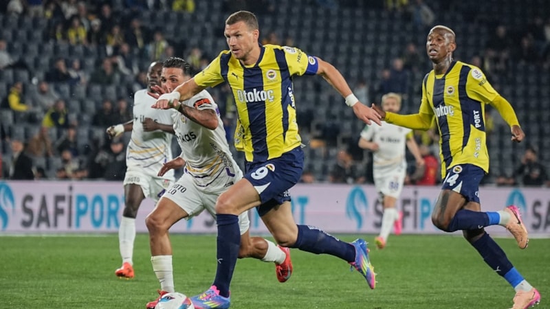 Edin Dzeko, bu sezon 21. kez ağları havalandırdı