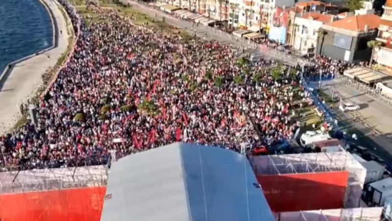 CHP'nin İzmir'de miting yaptığı Gündoğdu Meydanı boş kaldı