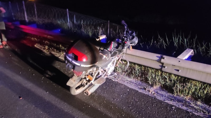 Aydın'da bariyerlere sıkışmış motosikleti trafik ekiplerinin dikkati ortaya çıkardı