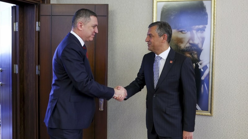 Özgür Özel, TBB Başkanı Erinç Sağkan'ı kabul etti