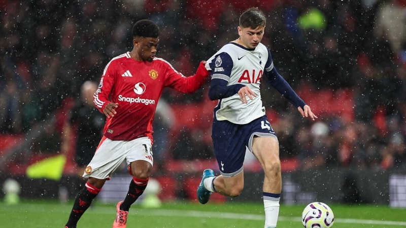 UEFA Avrupa Ligi'nde Tottenham üçüncü, Manchester United ikinci şampiyonluğun peşinde