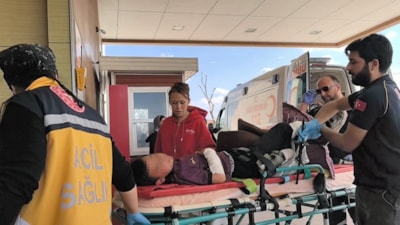 Bursa'da bacağına korkuluk demiri saplanan çocuk yaralandı