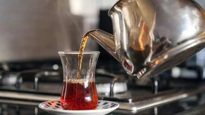 Çay suyuna 1 tutam atın, saatlerce kaynasa da bayatlamıyor...