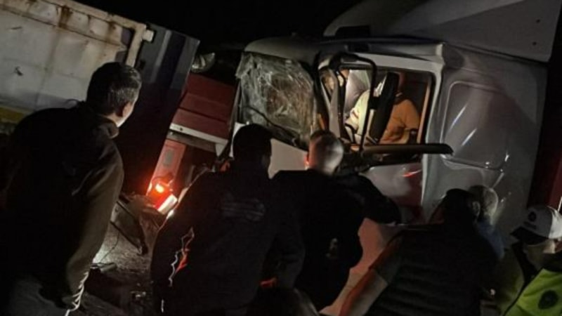 Ankara'da 3 tırın karıştığı kazada 2 kişi yaralandı