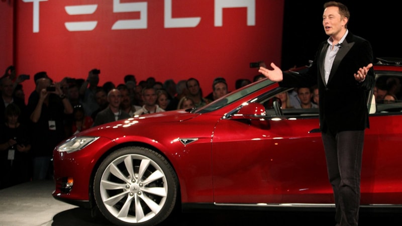 Elon Musk'tan Tesla açıklaması: Hiçbir yere gitmiyorum