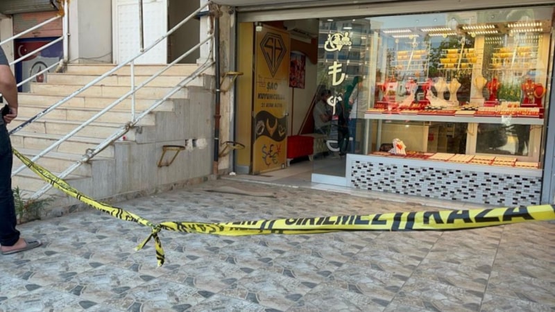 Hatay'da kuyumcuyu vurup kaçtılar