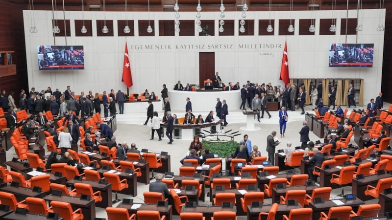 Kanun teklifi TBMM'de kabul edildi: Memurluğa 35 yaş sınırı getirildi