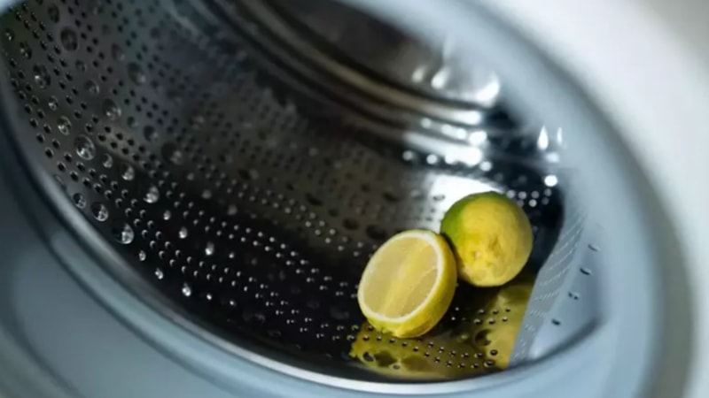 Çamaşırlarınızı yıkarken makineye limon koyun! İşte şaşırtıcı sonuçları...