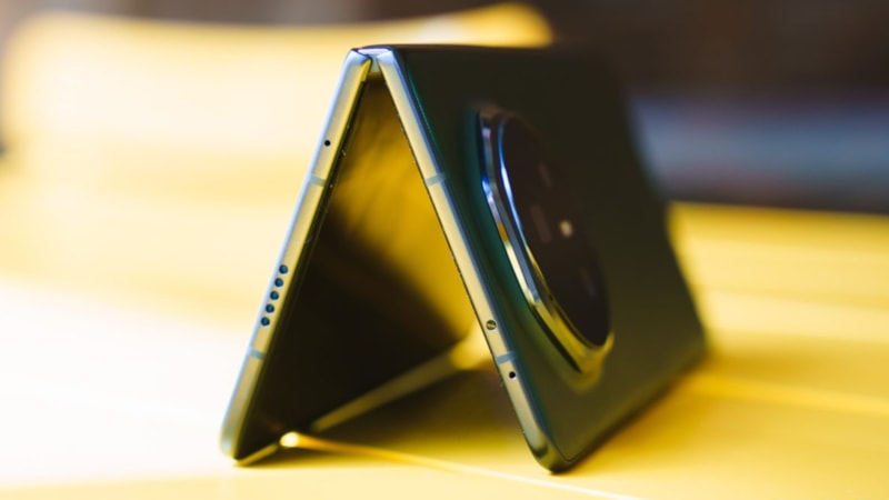 Dünyanın en ince katlanabilir telefonu haziranda geliyor