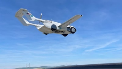 Dünyanın ilk seri üretim uçan arabası birkaç ay içinde satışa sunulacak