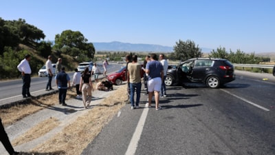 Aydın'da tankerden dökülen balık yağı karayolunu savaş alanına çevirdi
