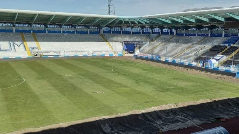 Kazım Karabekir Stadyumu'nun zemini hibrit çime dönüştürülüyor