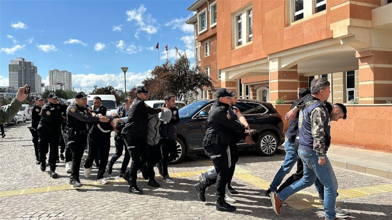 Milyonlarca liralık vurgun yapan bahis şebekesi çökertildi