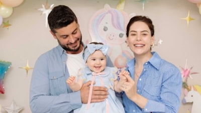 Berk Oktay ve Yıldız Çağrı Atiksoy kızlarının yüzünü gösterdi