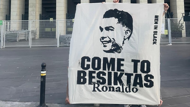Beşiktaş taraftarından Cristiano Ronaldo pankartı