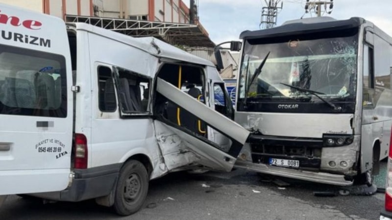 Batman’da minibüs ile midibüs çarpıştı: 7 yaralı